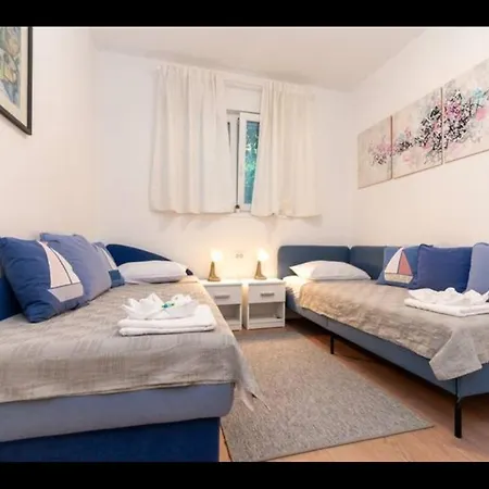 Holiday home Beachfront Amazing Sunset House Rovanjska