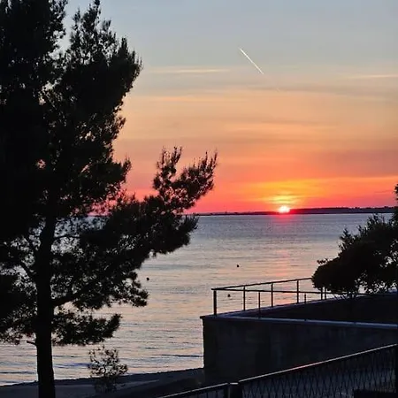 Beachfront Amazing Sunset House *