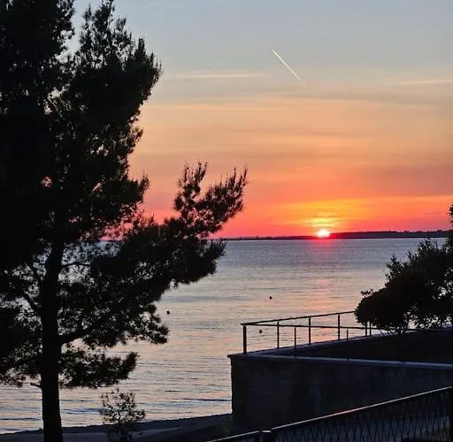 Beachfront Amazing Sunset House *